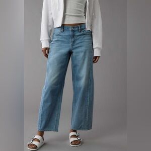 AE Dreamy Drape Strigid Barrel Jean Size 0 Short Inseam